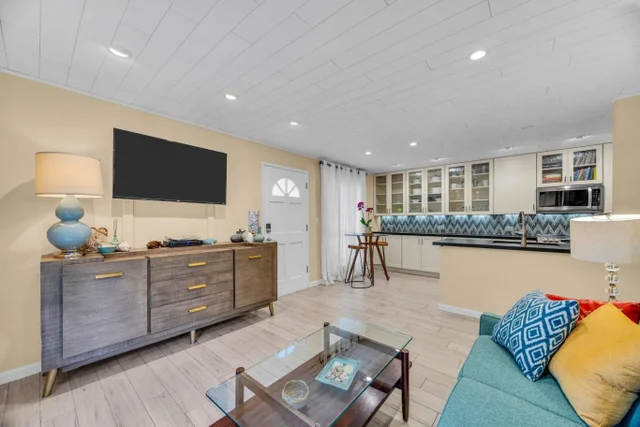 Listing Image for 160 Keonekai Rd 8-103 6 of 50