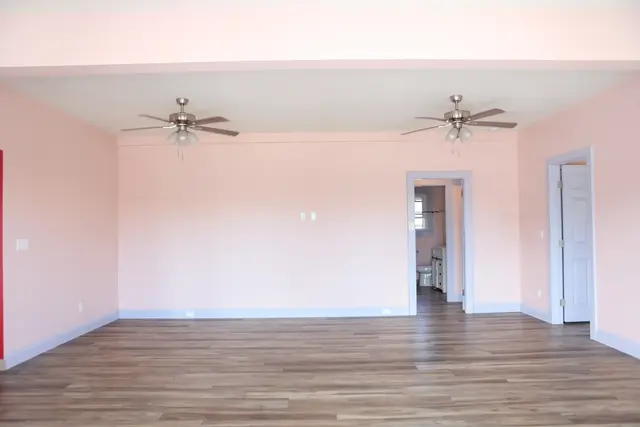 Listing Image for 1950 E Vineyard St 5 of 39