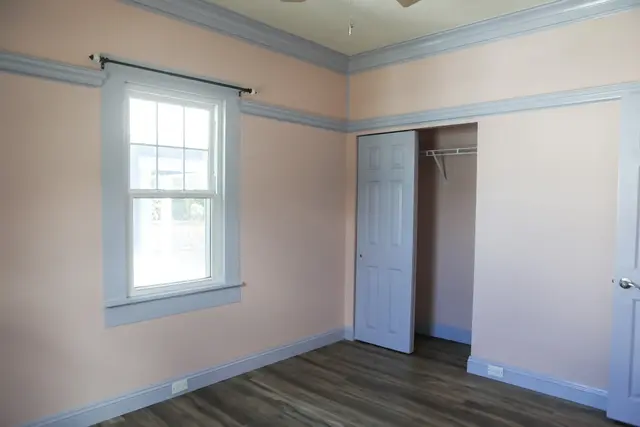 Listing Image for 1950 E Vineyard St 7 of 39