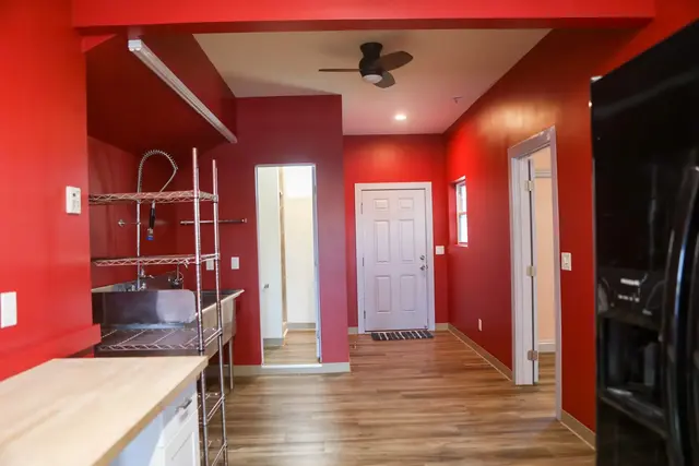 Listing Image for 1950 E Vineyard St 8 of 39