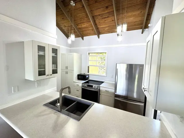 Listing Image for 100 Lio Pl I-3 8 of 26