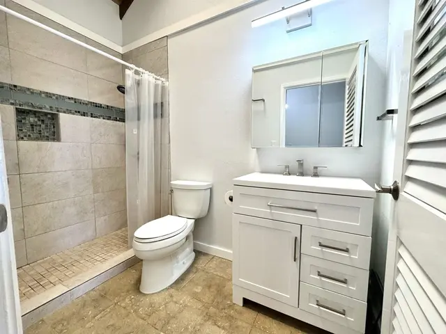 Listing Image for 100 Lio Pl I-3 14 of 26