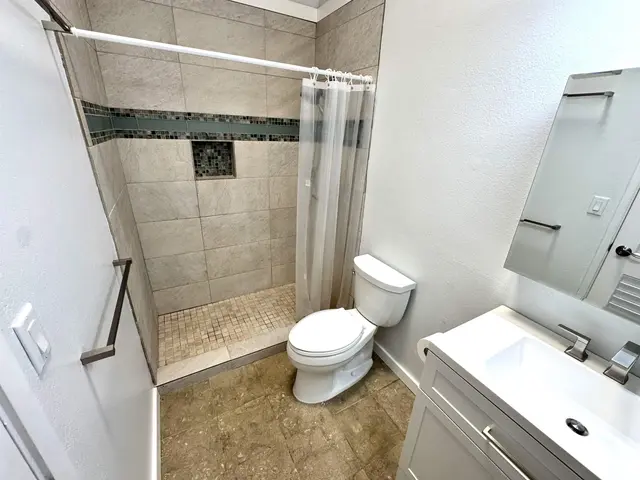 Listing Image for 100 Lio Pl I-3 16 of 26