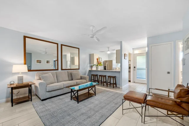 Listing Image for 24 Puamelia Pl 24-3 16 of 41