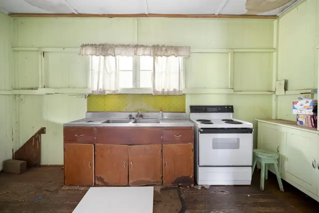 Listing Image for 130 Kuhuoi St 10 of 22