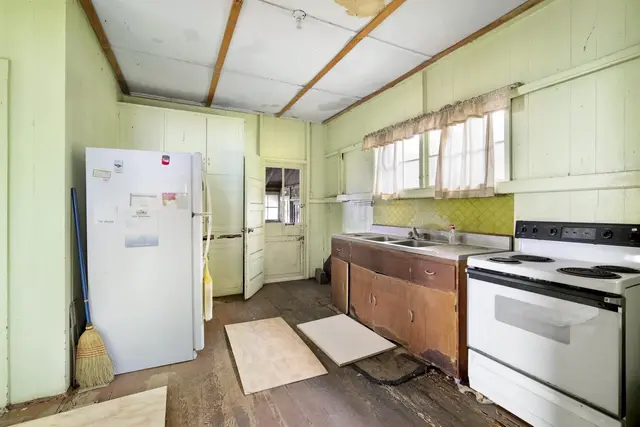 Listing Image for 130 Kuhuoi St 11 of 22