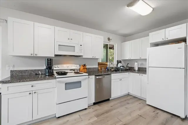 Listing Image for 193 Akai St 11 of 41