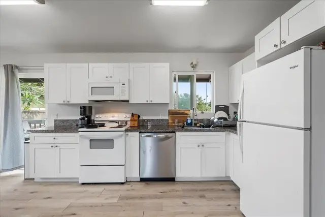 Listing Image for 193 Akai St 12 of 41