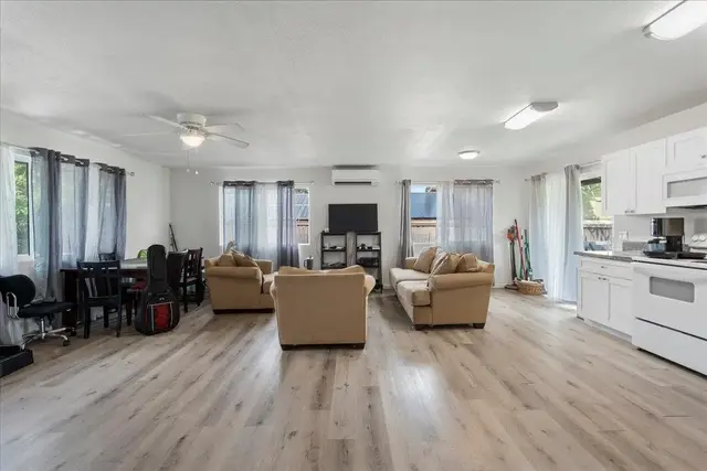 Listing Image for 193 Akai St 5 of 41