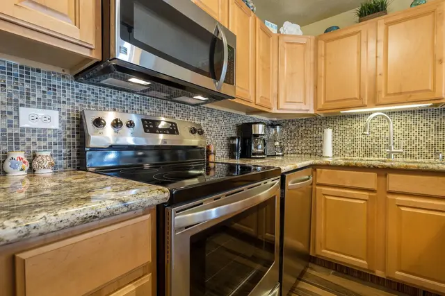 Listing Image for 50 Hauoli St 106 14 of 24