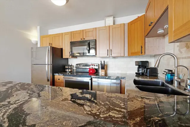 Listing Image for 50 Hauoli St 103 15 of 45