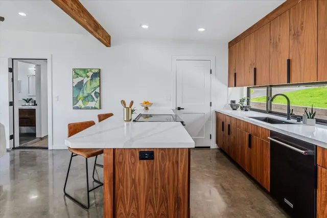 Listing Image for 1109 Pookela Rd B 15 of 45