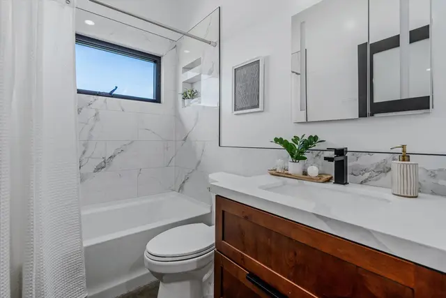 Listing Image for 1109 Pookela Rd B 27 of 45