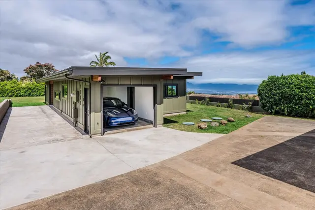 Listing Image for 1109 Pookela Rd B 34 of 45
