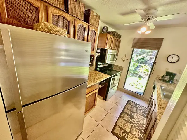 Listing Image for 50 Kepuhi Pl 160 15 of 32