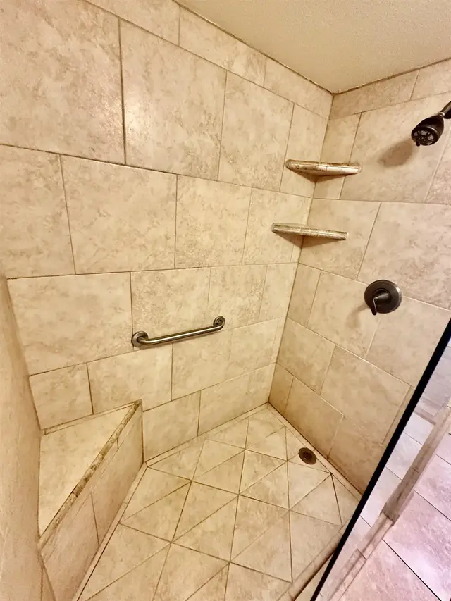 Listing Image for 50 Kepuhi Pl 160 26 of 32