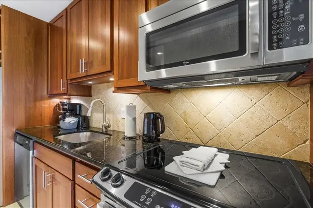 Listing Image for 2661 Kekaa Dr J-211 7 of 36