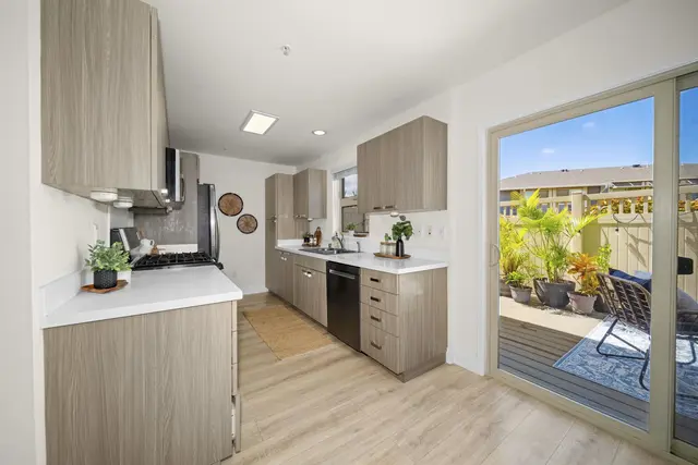 Listing Image for 73 Piilaniwahine Pl 2104 10 of 43