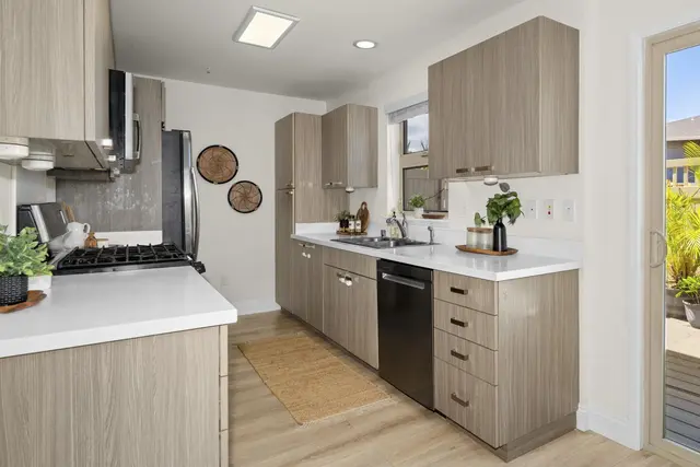 Listing Image for 73 Piilaniwahine Pl 2104 11 of 43