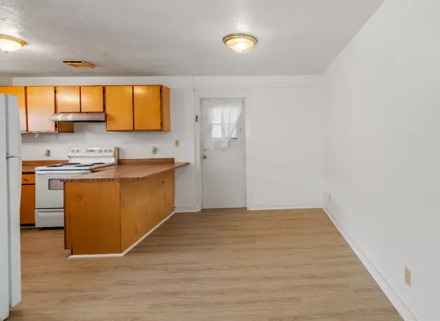 Listing Image for 815 Paloma St 10 of 16