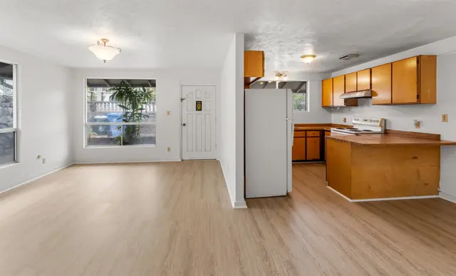 Listing Image for 815 Paloma St 12 of 16