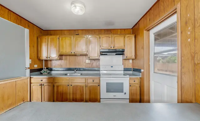 Listing Image for 815 Paloma St 2 of 16