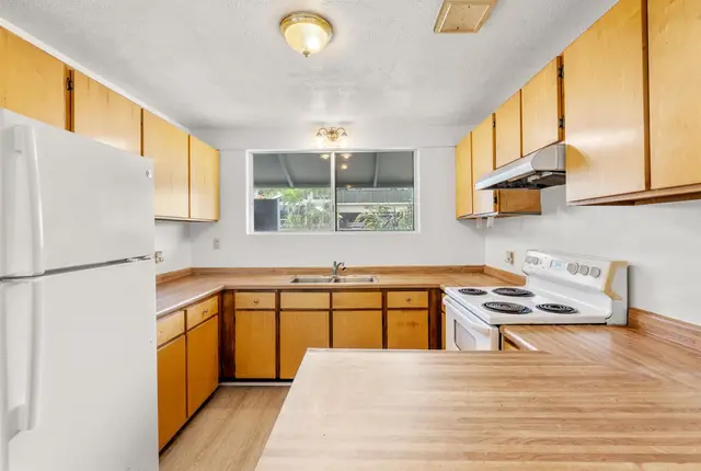 Listing Image for 815 Paloma St 9 of 16
