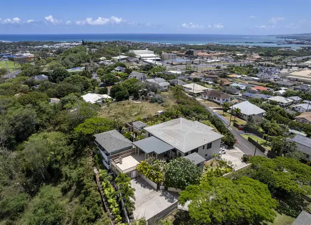 Listing Image for 125 Naniloa Dr 24 of 37