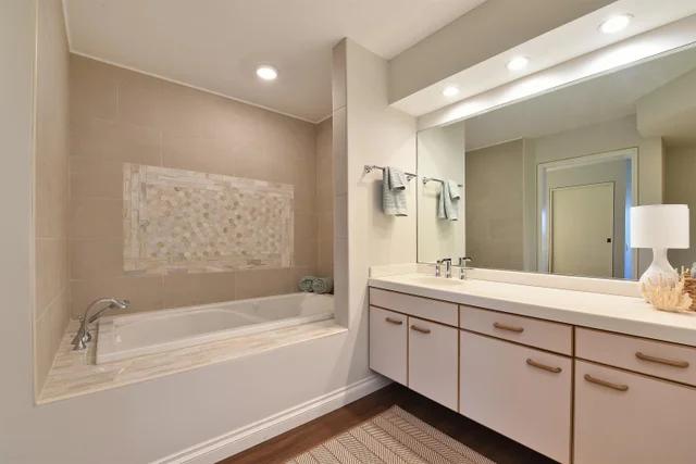 Listing Image for 50 Puu Anoano St 1707 17 of 40