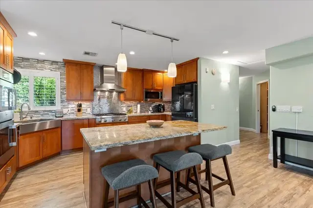 Listing Image for 6 Coral Place Pl 18 of 49