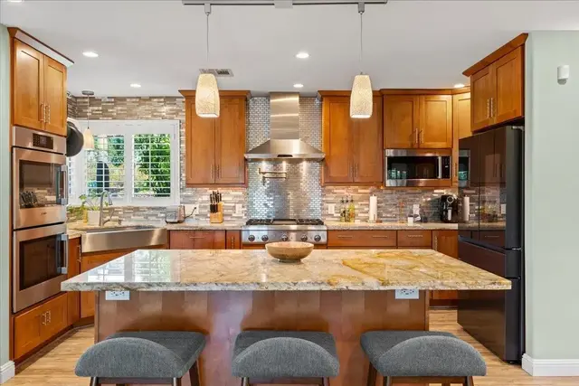 Listing Image for 6 Coral Place Pl 19 of 49