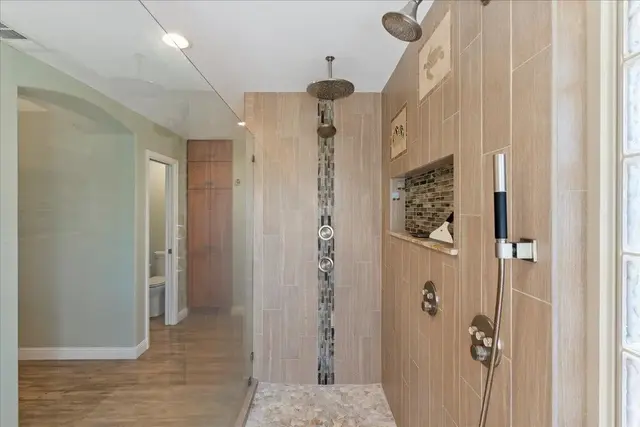 Listing Image for 6 Coral Place Pl 29 of 49