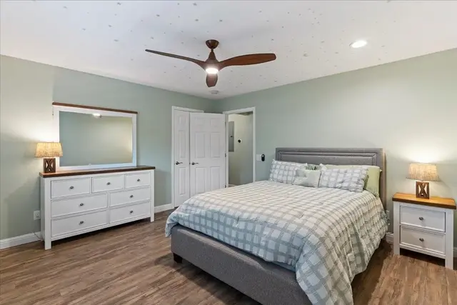 Listing Image for 6 Coral Place Pl 33 of 49
