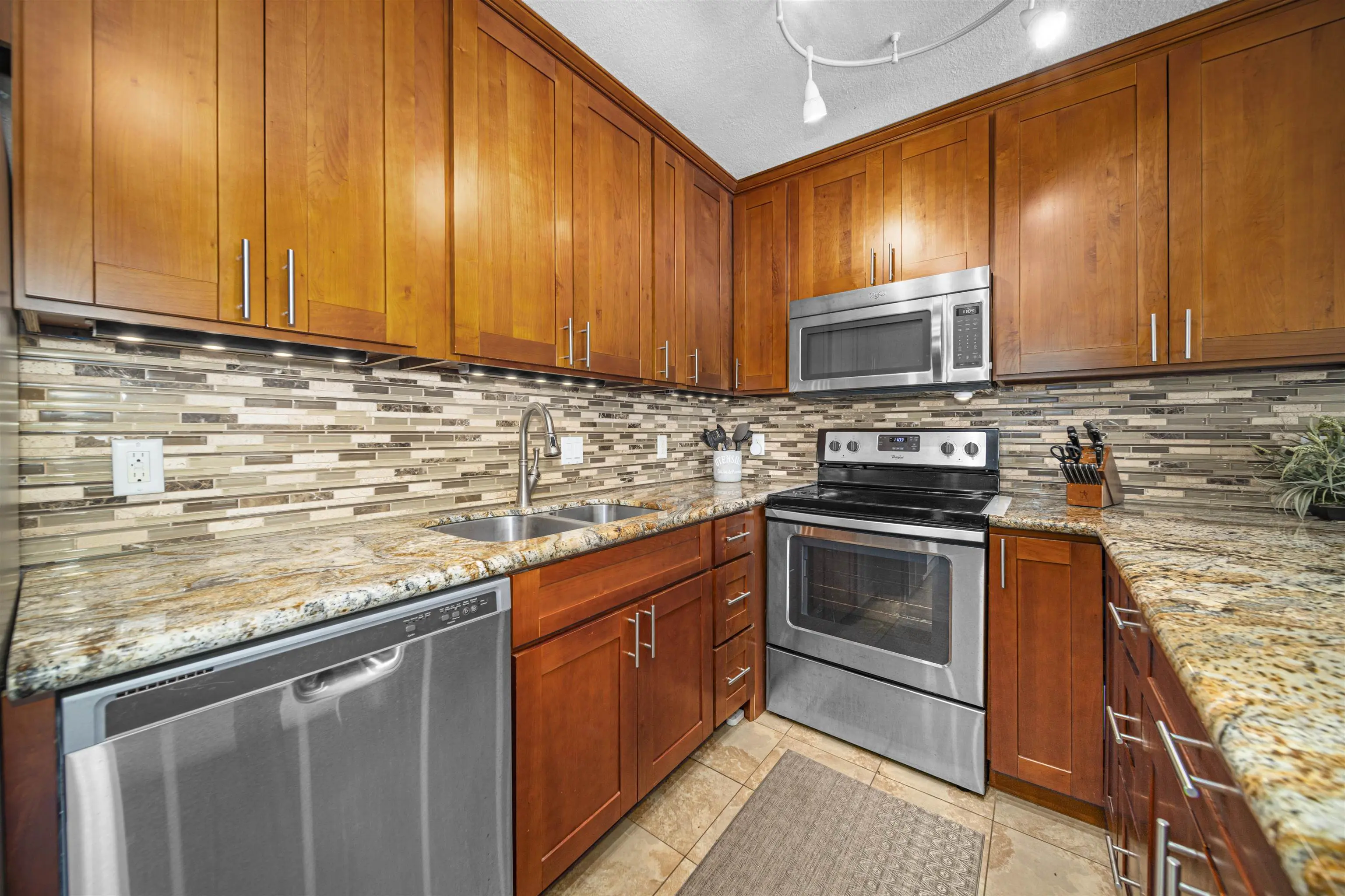 Photo of Listing #409017