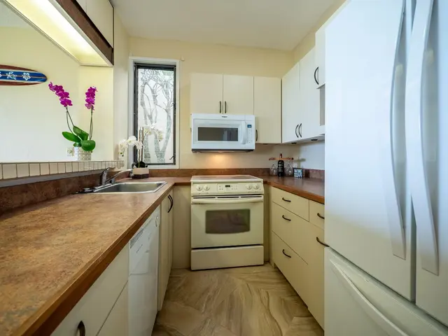 Listing Image for 5295 Lower Honoapiilani Rd B-17 8 of 35