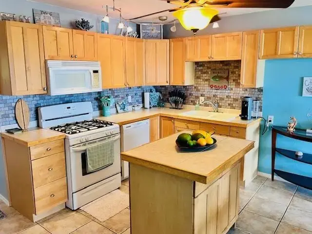 Listing Image for 7146 Kamehameha V Hwy B309 2 of 24
