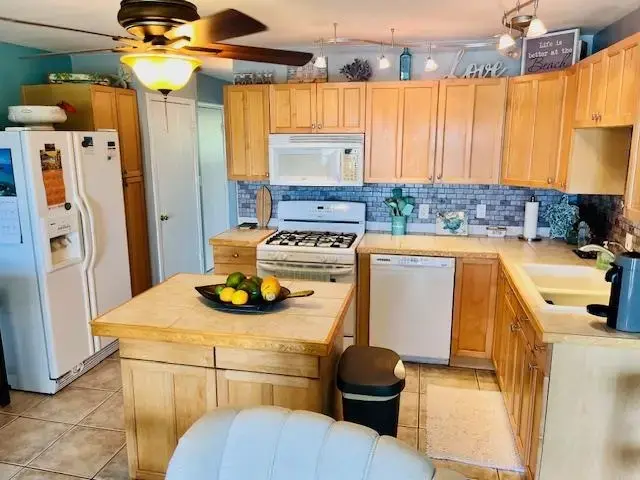 Listing Image for 7146 Kamehameha V Hwy B309 3 of 24