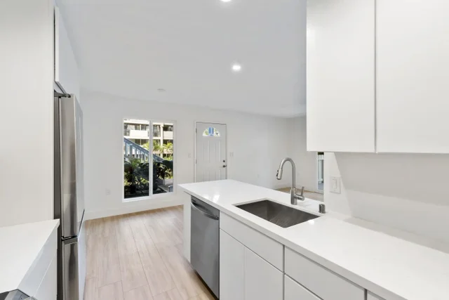 Listing Image for 160 Keonekai Rd 10-104 11 of 45