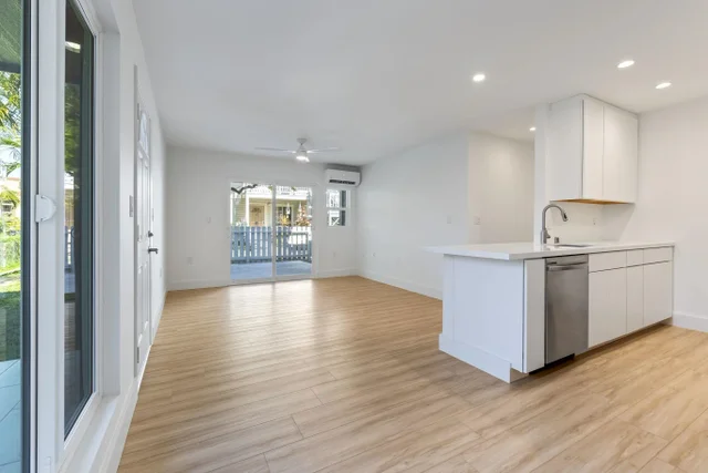 Listing Image for 160 Keonekai Rd 10-104 16 of 45