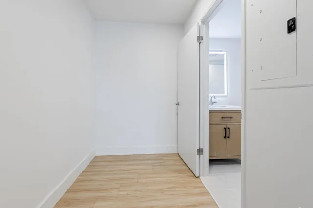 Listing Image for 160 Keonekai Rd 10-104 24 of 45