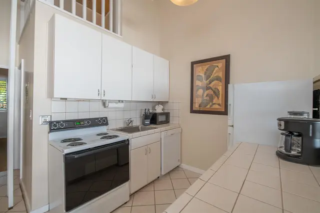 Listing Image for 4057 Lower Honoapiilani Rd 202 10 of 25