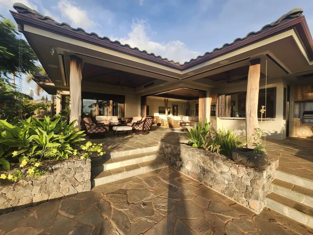 Listing Image for 137 Anapuni Loop 11 of 47