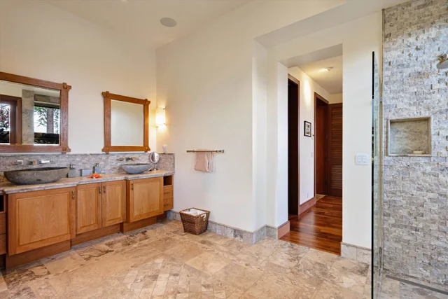 Listing Image for 137 Anapuni Loop 22 of 47