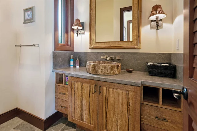 Listing Image for 137 Anapuni Loop 32 of 47