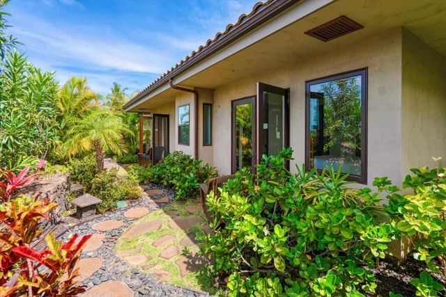 Listing Image for 137 Anapuni Loop 39 of 47