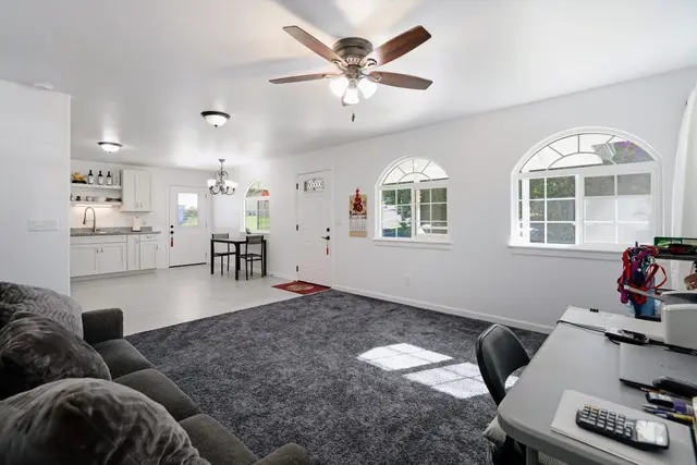 Listing Image for 6 Kuhina Pl 2 of 31