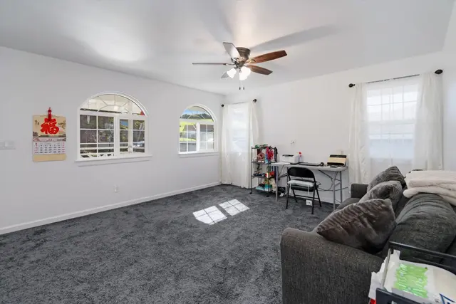 Listing Image for 6 Kuhina Pl 4 of 31