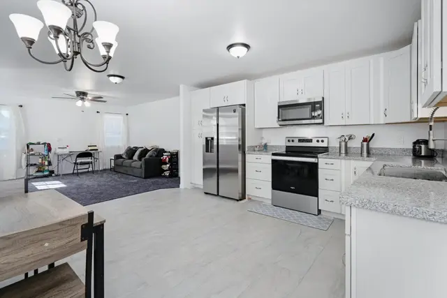 Listing Image for 6 Kuhina Pl 9 of 31