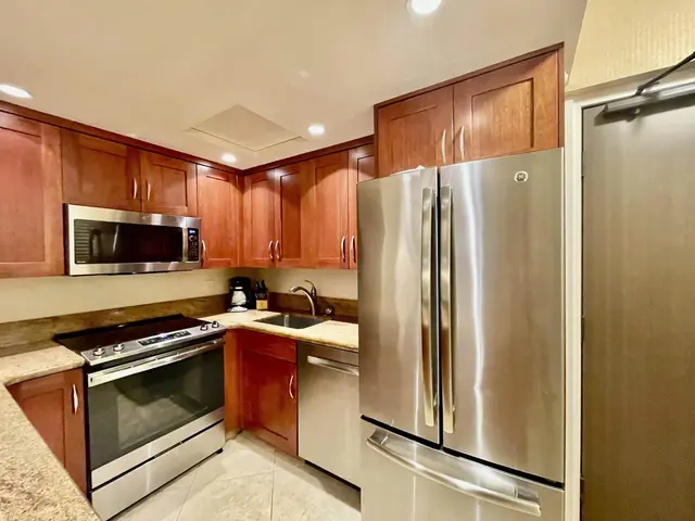 Listing Image for 2481 Kaanapali Pkwy 220 O 7 of 37