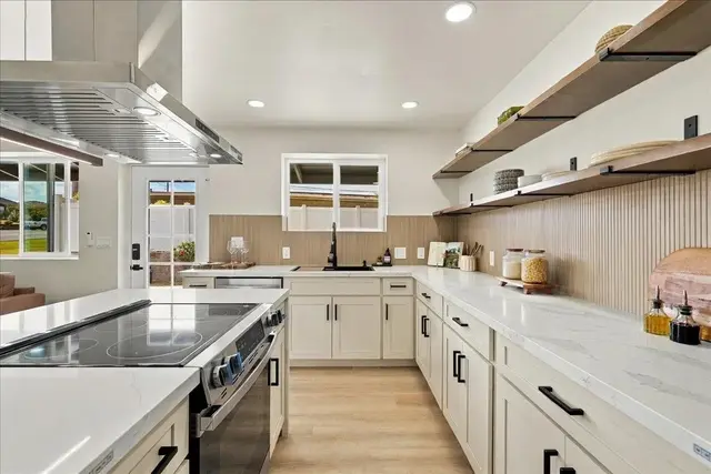 Listing Image for 400 Palama Dr 3 of 48